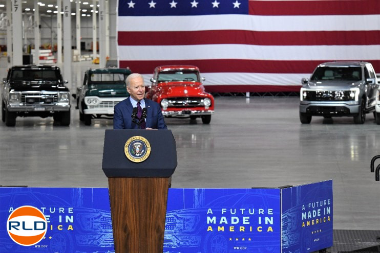 Joe Biden essai le FORD F-150 lightining 100% électrique 